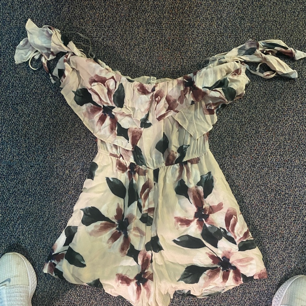 Off Shoulder Romper - Picture 4 of 4